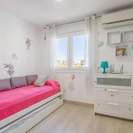 Bonita Casa En Urbanizacion Privada Muy Cerca Del Mar Y De Alicante Сasa de vacaciones *