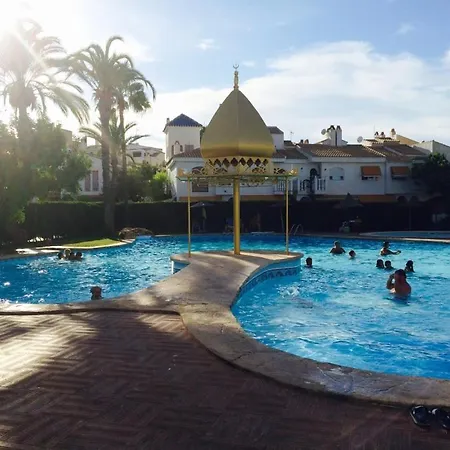 Bonita Casa En Urbanizacion Privada Muy Cerca Del Mar Y De Alicante Ferienhaus